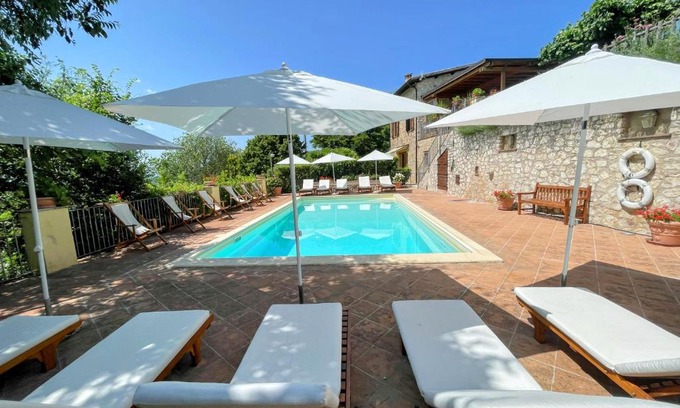 Strettura Cabin | Torretta sleeps 5 with pool and exclusive gardens plus private verandah