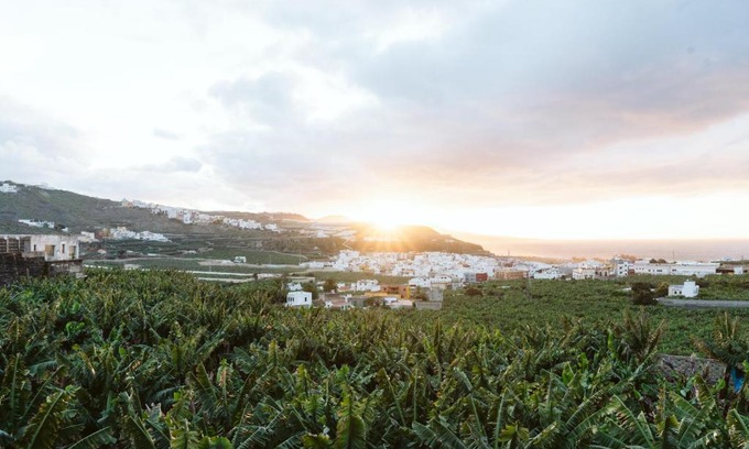 Arucas House | Tortuga blue house in banana plantation