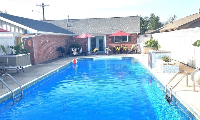 Lake Charles House | Totally Renovated with Amazing Kitchen, Luxurious Master Suie and Private Pool