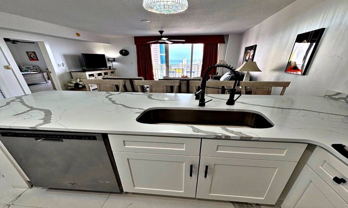Brush - Stewarts Condo | Totally Updated Jan 2025 - 1 BR Master Jacuzzi Condo Wyndham Ocean Walk Resort