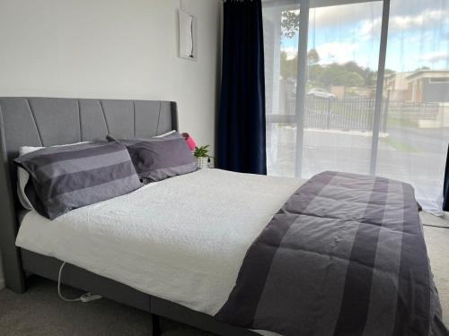 Totara Vale House | Totara Vale, Free Coffee, parking and wifi, near Glenfield Mall and highway 18,1