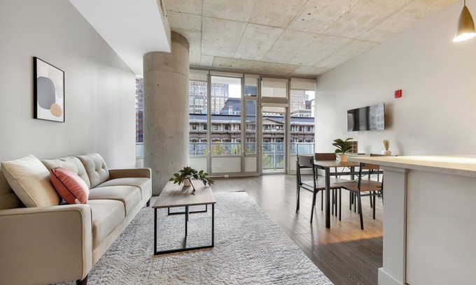 Downtown St. Louis Apartment | Towers at Opop 604 Spacios and Cozy 2 bd 1 b