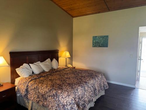 Clinton Hotel | Town & Country Motel