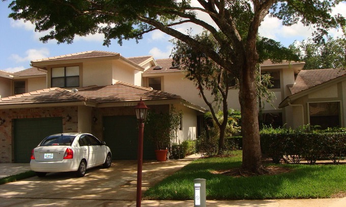 Deerfield Beach House | town house minutes away from Deerfield beach!