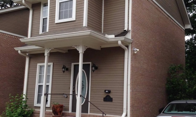 Oxford House | Townhome 4 Blocks from the Square