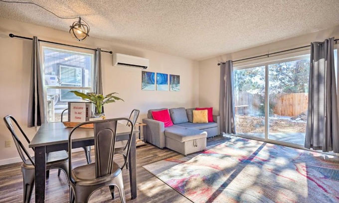 Mountain View District House | Townhome with Putting Green about 4 Mi to Old Mill!