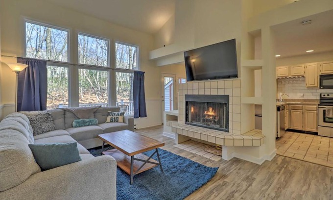 Lake Harmony House | Townhome with Resort Amenities Less Than 1 Mi to Big Boulder