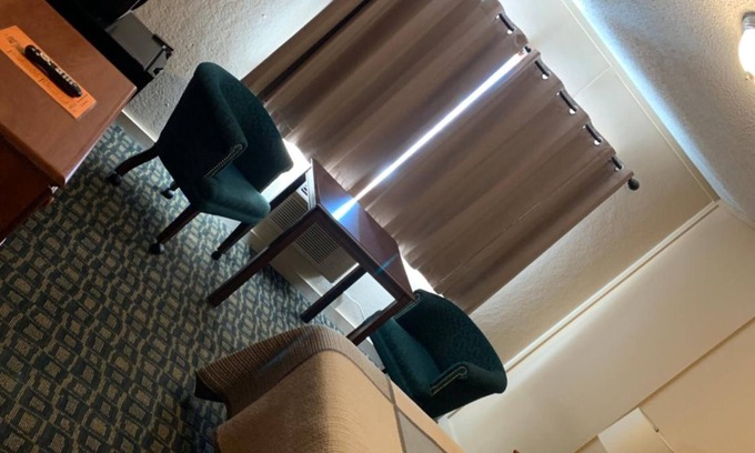 Klamath Falls Hotel | Townhouse Inn & Suites