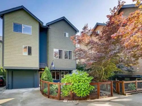 Seaview House | Townhouse West Seattle Abode!