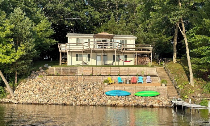 Lakeview House | Townline Lake 3-bedroom Lake Front house.BREATHTAKING view and loaded amenities.
