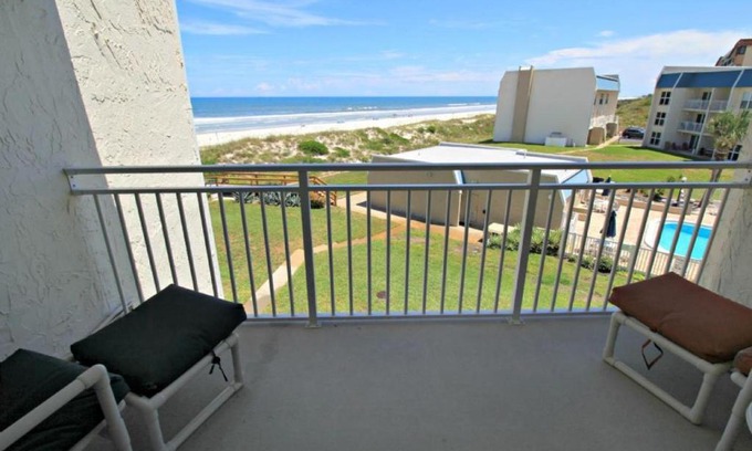 Crescent Beach House | Tradewinds 53