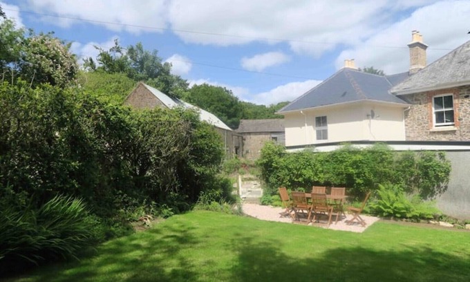South Brent Cottage | Traditional 3 bedroom Cottage, Dartmoor & Beaches