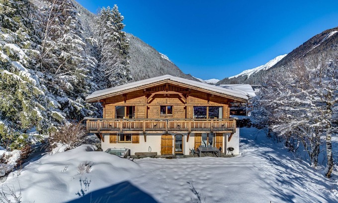 Les Tines Ski Chalet | Traditional Chalet close to Flegere Lift Station
