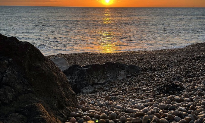 Shipton Gorge Cottage | Traditional Dorset Stone Cottage, large garden, pretty village near sea.