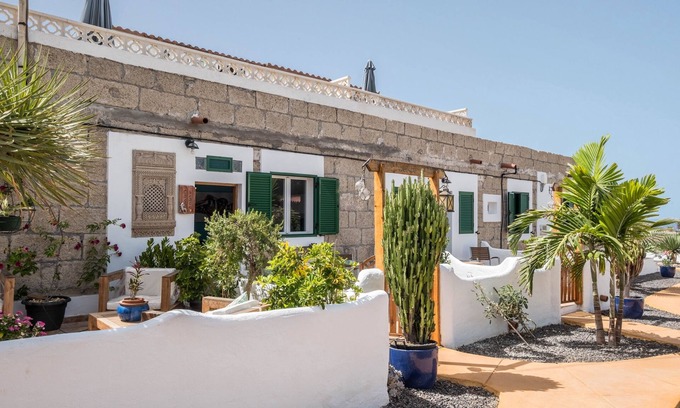 Alcala House | Traditional Holiday Home "Casa Drago" in Alcalá with Sea Access, Terrace and Garden