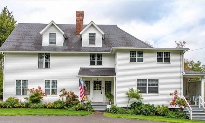 Eagles Mere House | Traditional lakefront "Huckle Chuckle" with private dock to Eagles Mere Lake