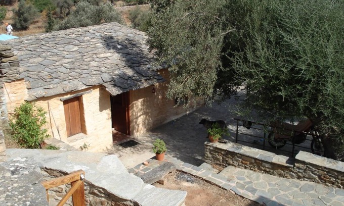 Steni Dirfyos House | Traditional Old Farmhouse in Evia Island in Greece!