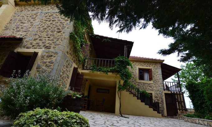 Ano Trikala House | Traditional stone house "Ilianthi"