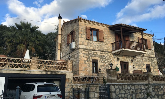 Paliki Villa | Traditional Stone 2 bed Villa,family friendly,relaxing place,near town and beach