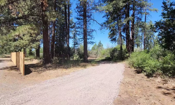 Chiloquin RV Rental | Train Track RV