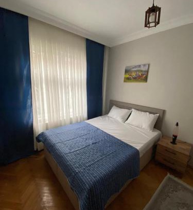 Aksaray Apartment | Tramvaya yakın, merkezi,2BD,asansörlü,ücretsiz otoparklı,3 klimalı