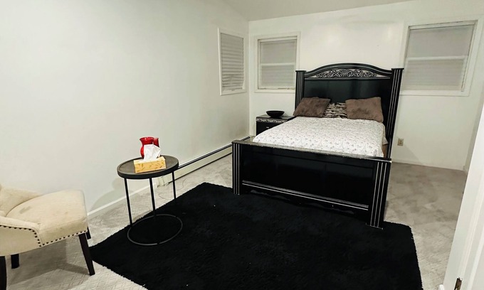 Copiague Apartment | Tranquil 2-bedroom apartment with AC in charming Copiague