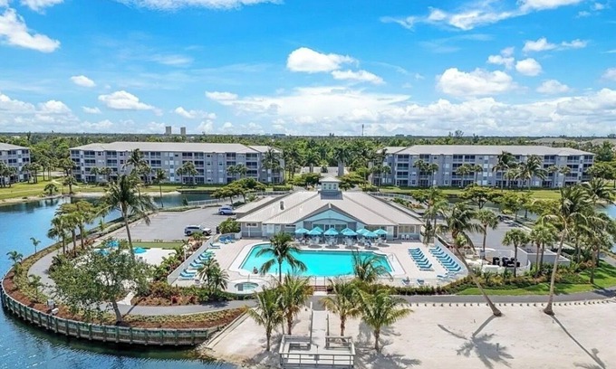 Biggar Condo | Tranquil 2-bedroom condo with AC, fitness room in Fort Myers