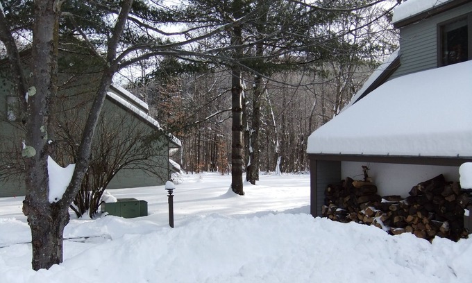 Warren Condo | Tranquil 3 B.R Condo - 2 miles to Sugarbush Ski Resort