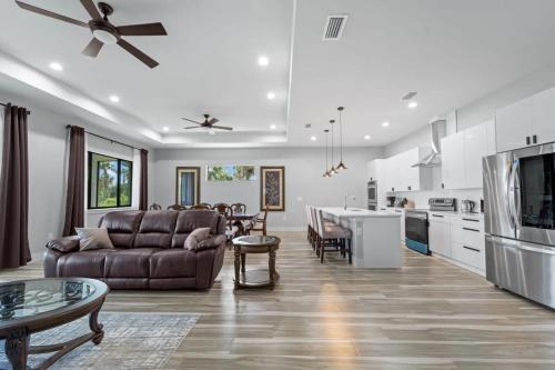 Rotonda Heights House | Tranquil Brand New Central Location Lake Front