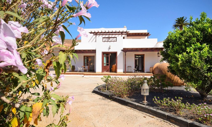 Los Valles Villa | Tranquil Country Estate “Finca Remedios” with Terrace, Garden & Wi-Fi