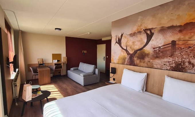 Nieuw-Haamstede Hotel | Tranquil escape near scenic nature trails, Beach access & top culinary spots