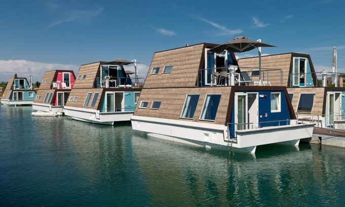 Lignano Sabbiadoro Boat Rental | Tranquil Marina Azzurra Resort House boat 2 Bedroom sleeps 6