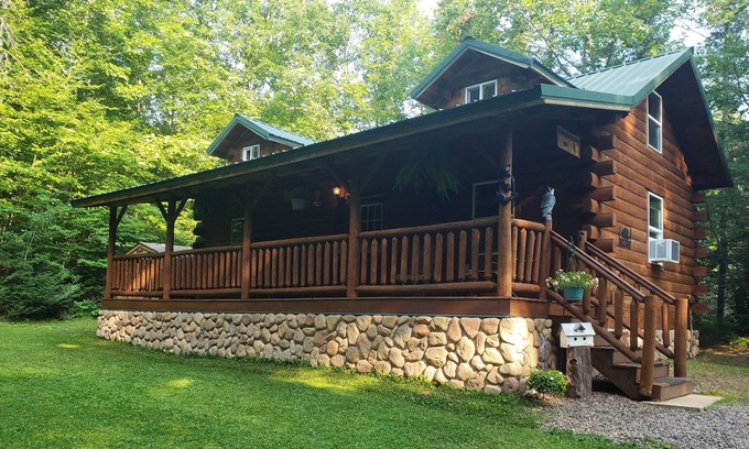 Weyerhaeuser Cabin | Tranquil log cabin located in the Blue Hills. Enjoy privacy and solitude.