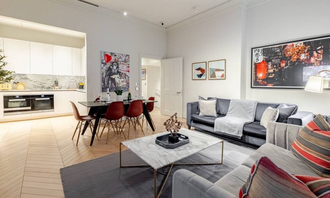 Covent Garden Apartment | Tranquil Luxury 3 Bed Penthouse in Covent Garden with AC