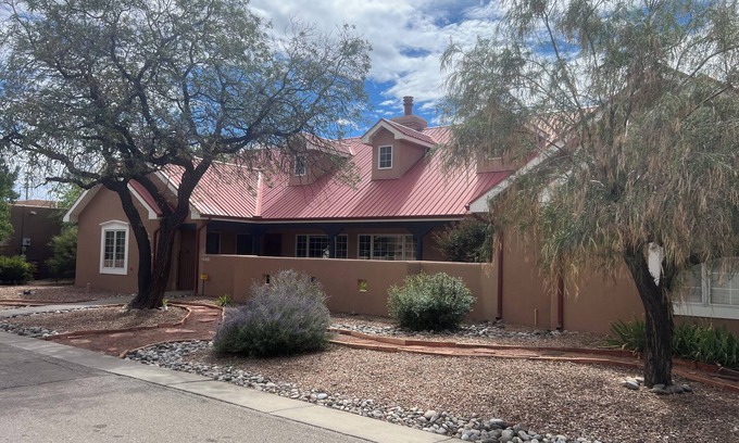 Rio Grande Blvd House | Tranquil North Valley Retreat