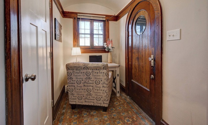 Bay View Apartment | Tranquil Pet-Friendly Apartment ~ Close to Downtown & Parks