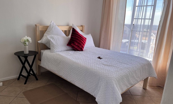 Kempton Park Apartment | Tranquil Place 10 km from OR Tambo International Airport
