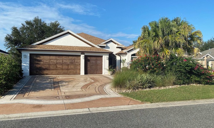 The Villages House | Tranquil SPA Retreat 3-bedroom house w golf cart in The Villages