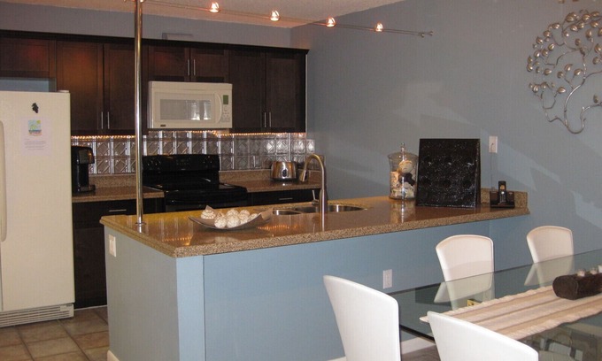 The Bluffs House | Tranquil/tasteful/serene 2BDRM townhouse avail (min 1 MO); L/T (3 MOS+) welcome