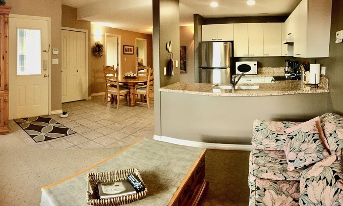 Black Mountain House | Tranquil Toovey Guest Suite w/ Kitchen & Laundry