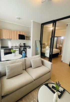Greater Johannesburg Metropolitan Area Apartment | Tranquil Top-Floor in Bryanston