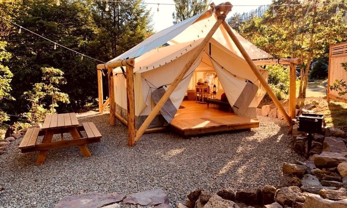 Idleyld Park RV Rental | Tranquil Umpqua National Forest Accommodation Ideal for a Getaway in Oregon