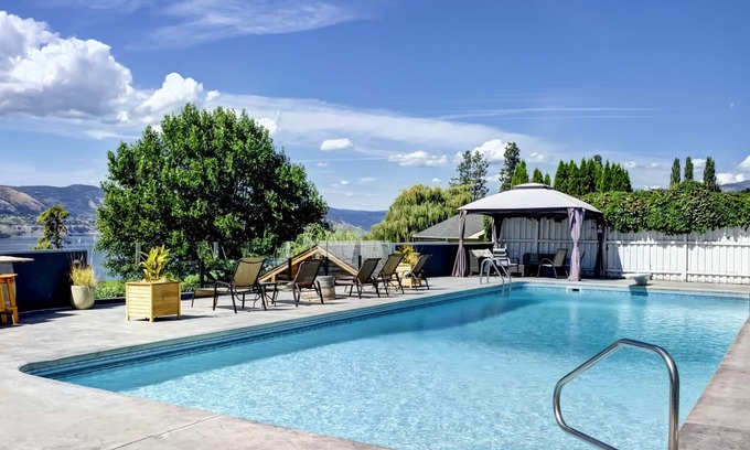 Okanagan-Similkameen House | Tranquil Vineyard Haven: Home w/Pool and Hot Tub!