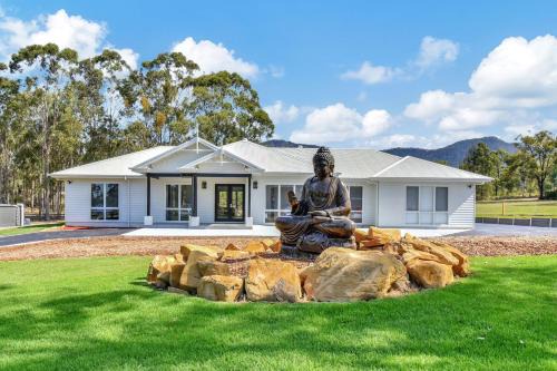 Pokolbin House | Tranquil Vista Luxury Estate - Your Ultimate Weekend Haven