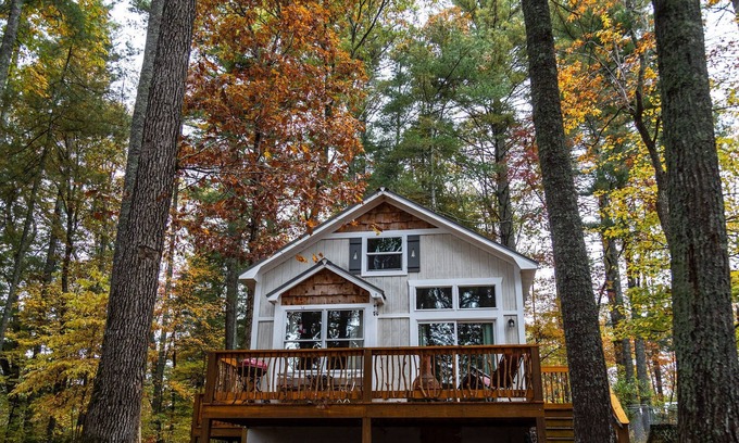 Fletcher Ski Chalet | Tranquil, wooded chalet near Asheville and Hendersonville