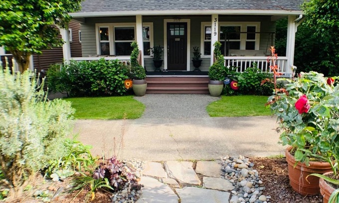 Leschi House | Tranquility 1.9 mi from downtown, hospitals & sports