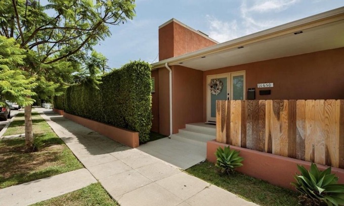 Melrose Villa | Tranquility in Prime Location
