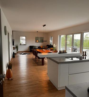 Hardert Apartment | Traumhafter Ausblick, modern mit Komfort und Stil