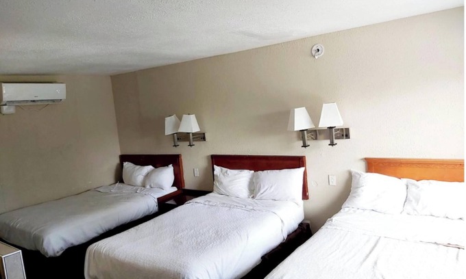 South Central Omaha Hotel | Travel Inn By OYO Omaha