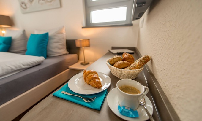 Bensheim Apartment | Travel with hotel level for 1 (-2) persons from 2 nights. Internet & parking free!